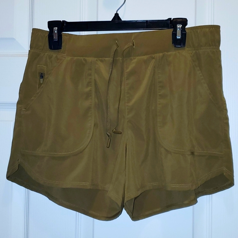 Silkies zippered pocket shorts, Medium